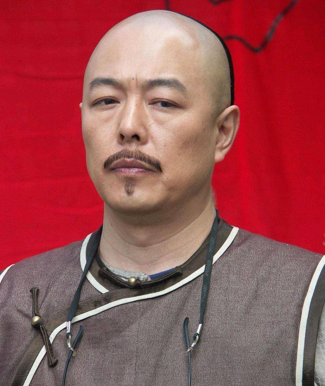 看看谢霆锋,再看看张铁林,只想说:要点脸行吗!