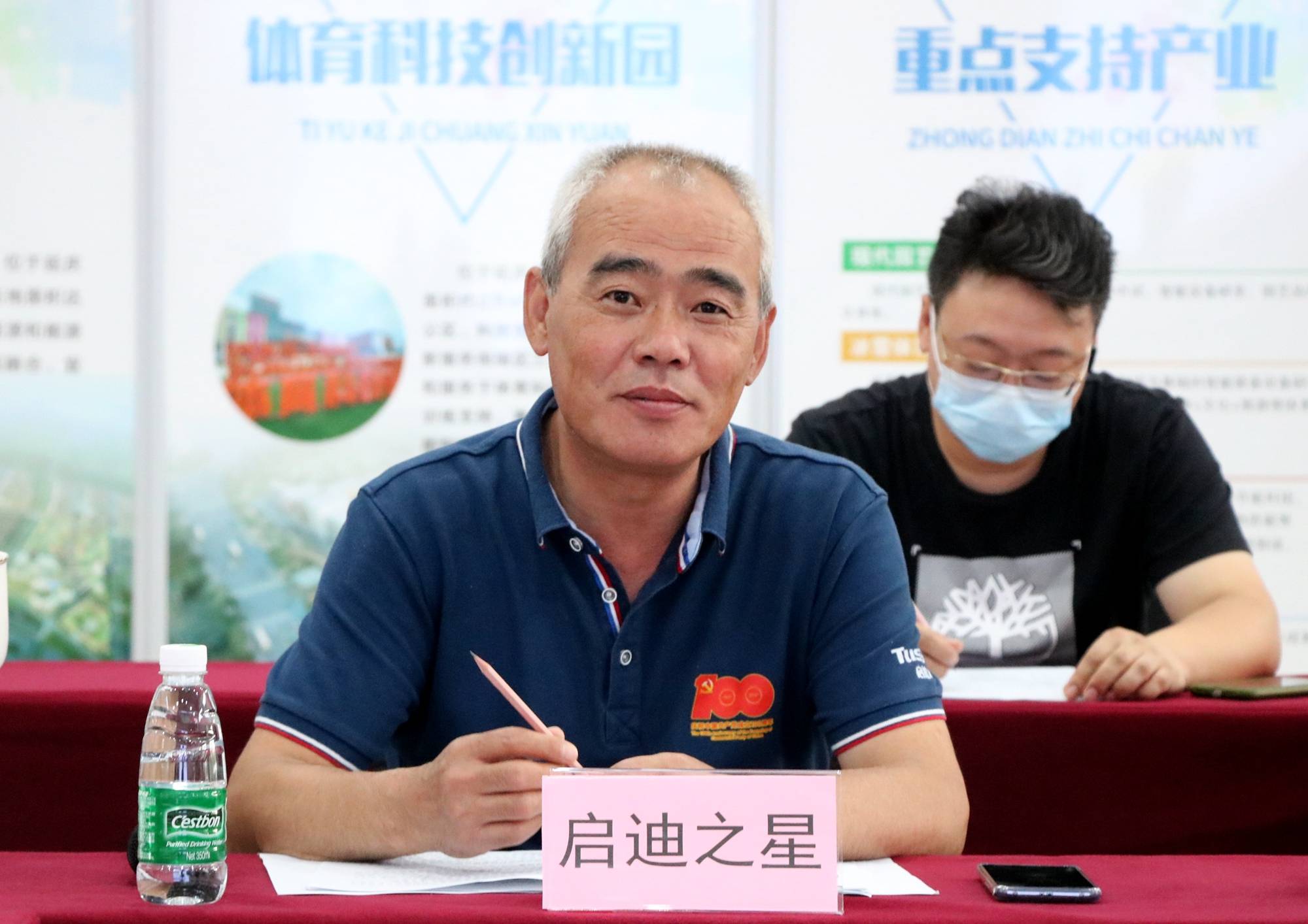 镇党委书记,区"两区"办推进京张体育文化旅游带建设工作组组长 吴世江