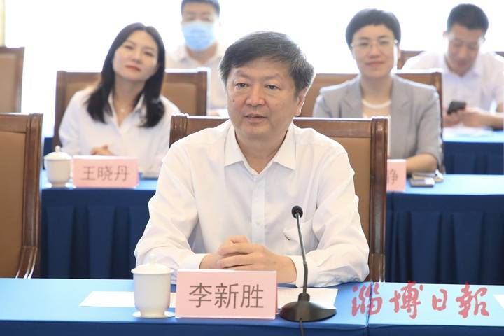 党委副书记,校长胡兴禹,党委常委,副校长苏守波;张店区委书记郭庆,区