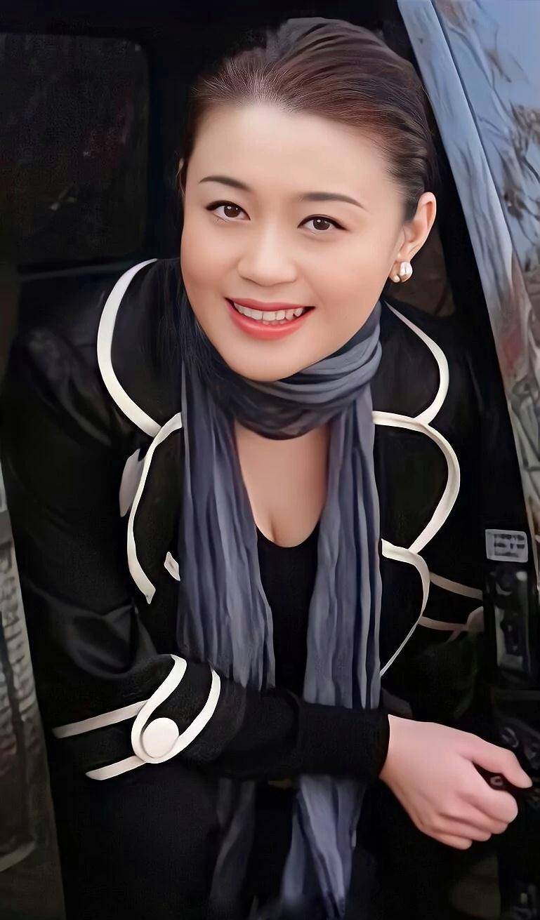 原创关婷娜一个实现了华丽转身的女人大家喜欢她吗