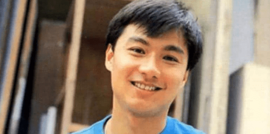 曾经貌比"潘安",被称香港第一美男,58岁破产被妻儿抛弃