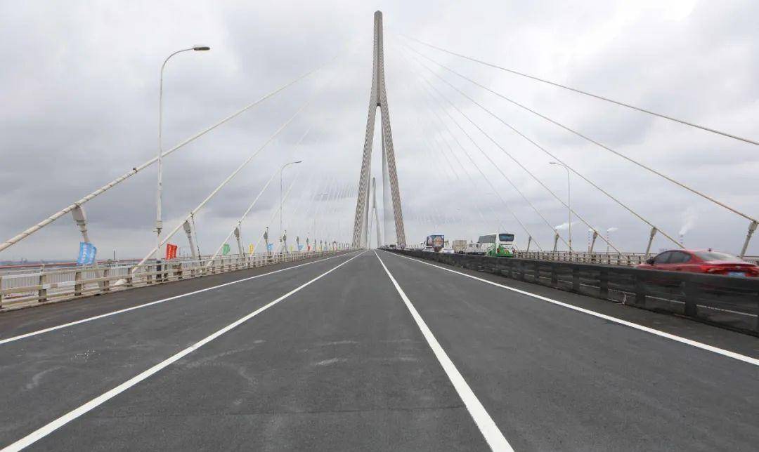 原创苏通大桥集中养护完成,13日下午全线恢复通行!