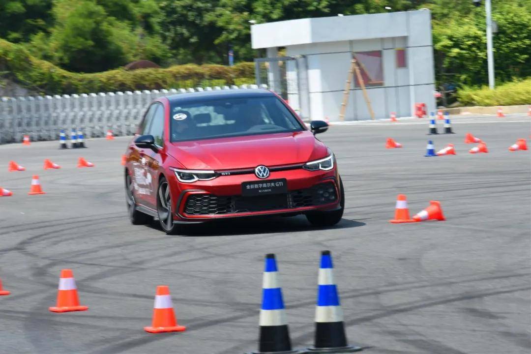 试驾:8代高尔夫gti,最后的钢炮情怀!