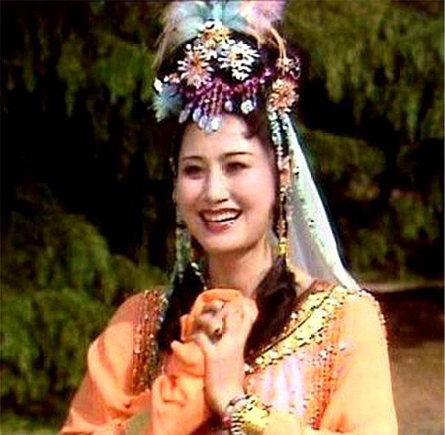 竟忙不迭地让金圣宫娘娘查阅典籍和百家姓.原文