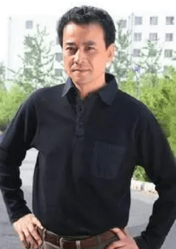 著名演员罗钢:陪小妻子战胜家族遗传病生宝宝,幸福背后的眼泪
