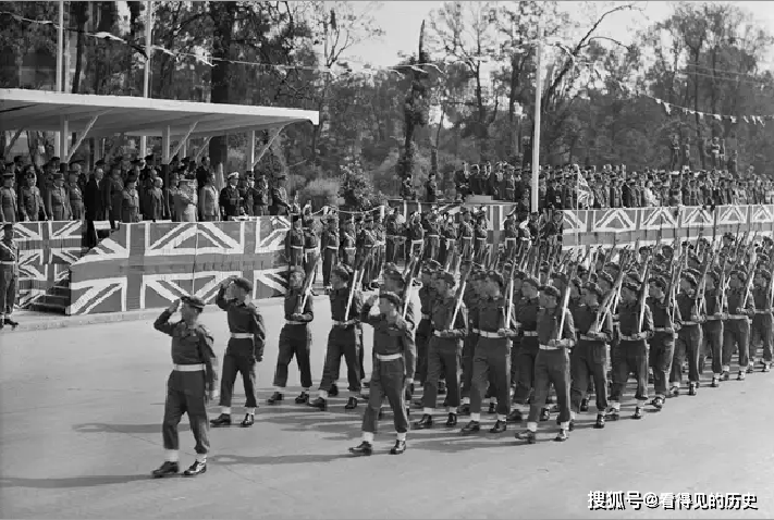 二战老照片 1945年盟军在德国柏林的胜利大游行
