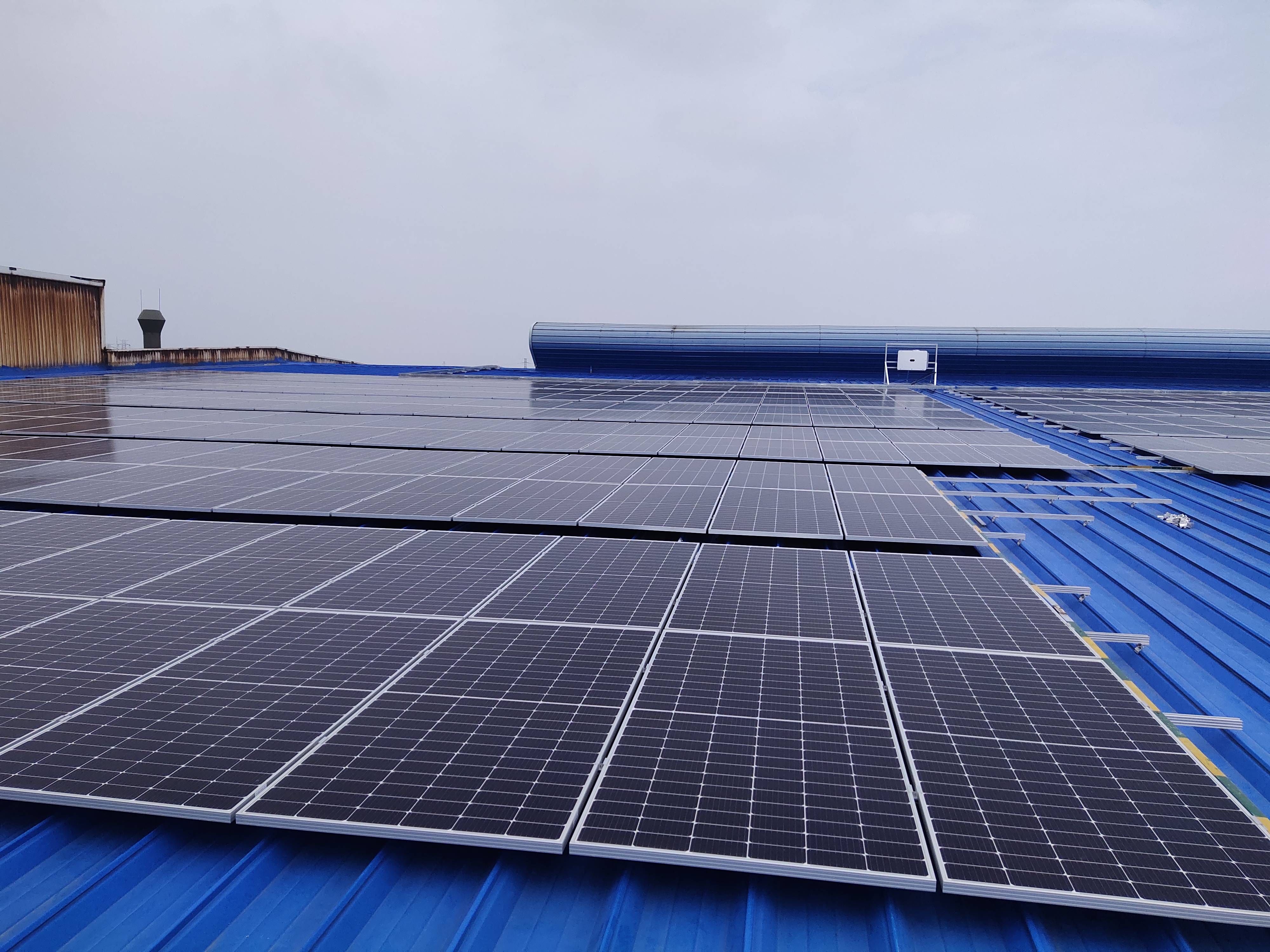"新天钢"厂房屋顶光伏发电项目正式并网投运