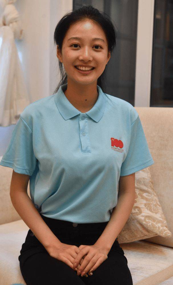 中国传媒大学女生卢芃嘉和冯琳火了,颜值和才艺都很优秀
