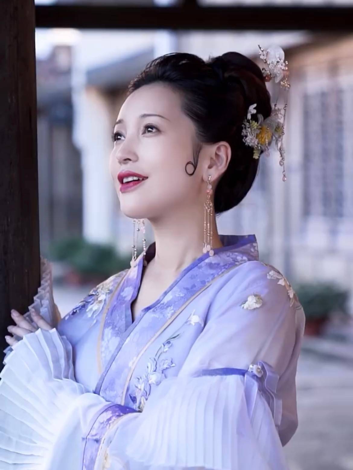 原创38岁金莎中秋节扮嫦娥,古装扮相气质佳,网友:不演电视剧可惜了