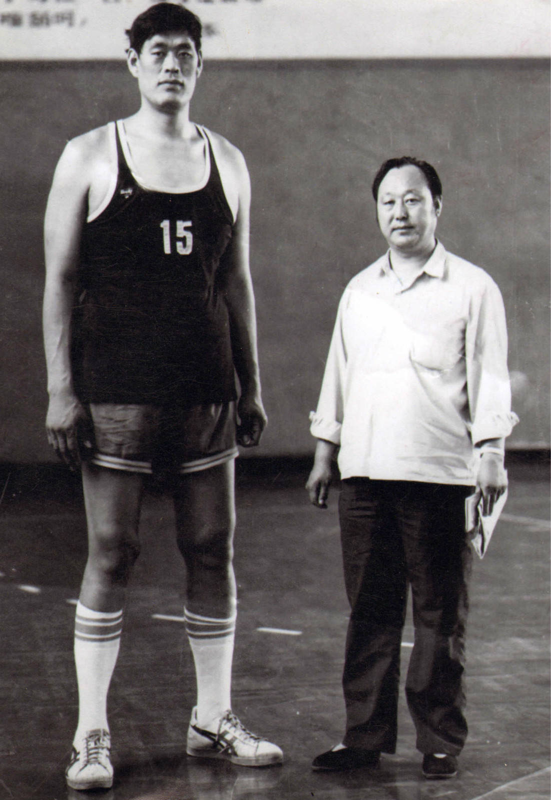 缅怀中国篮球英雄穆铁柱曾单场80分并两胜美国队59岁英年早逝