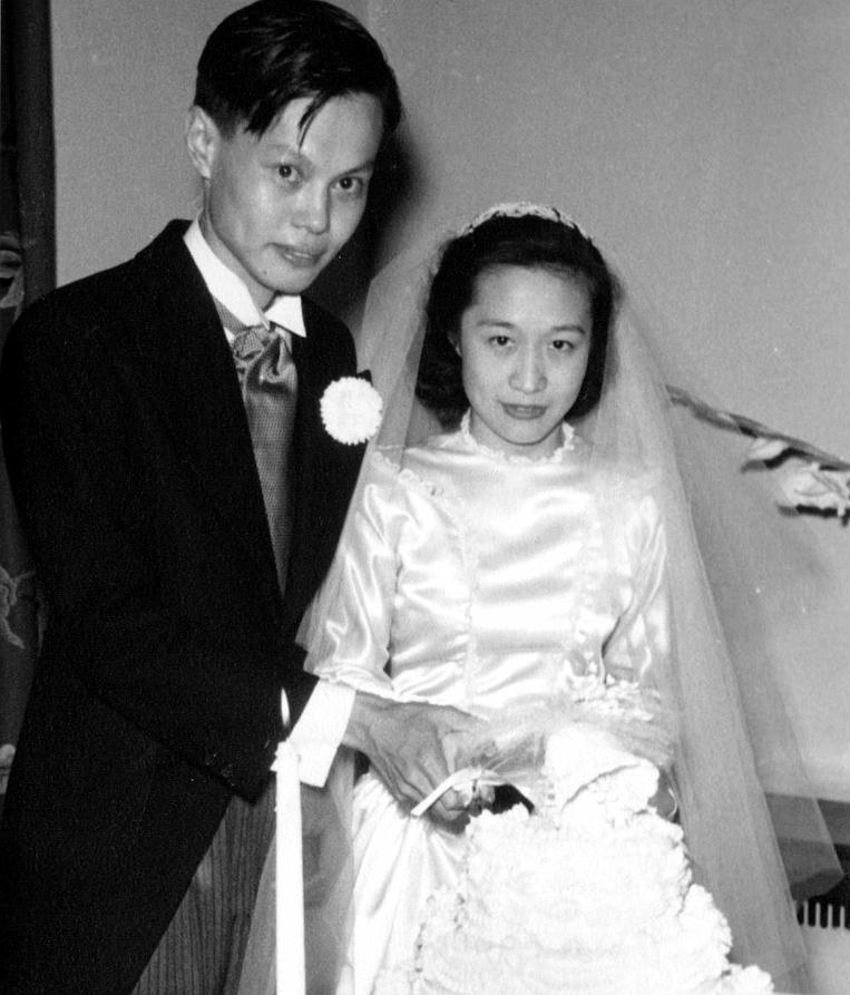 其实杨振宁在和翁帆结婚前有过一段婚姻,妻子名叫杜致礼.