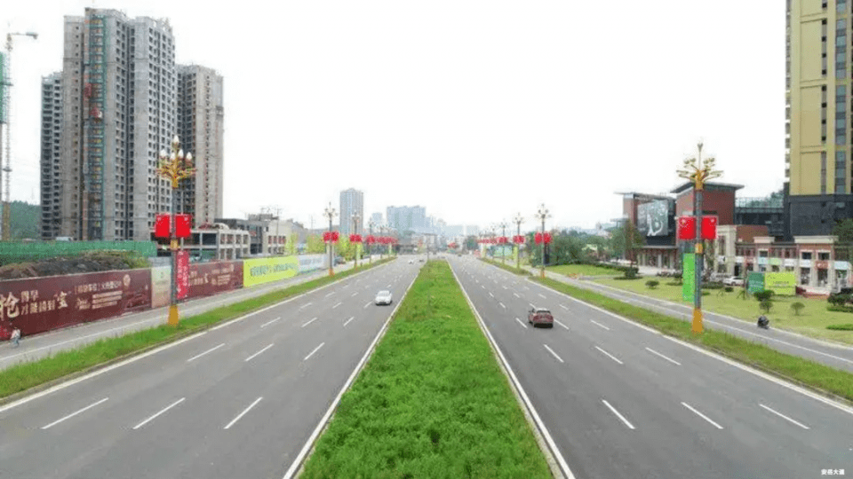安岳大道,贾岛路,s206,学府大道,城南大道,成安渝高速等密集的交通路