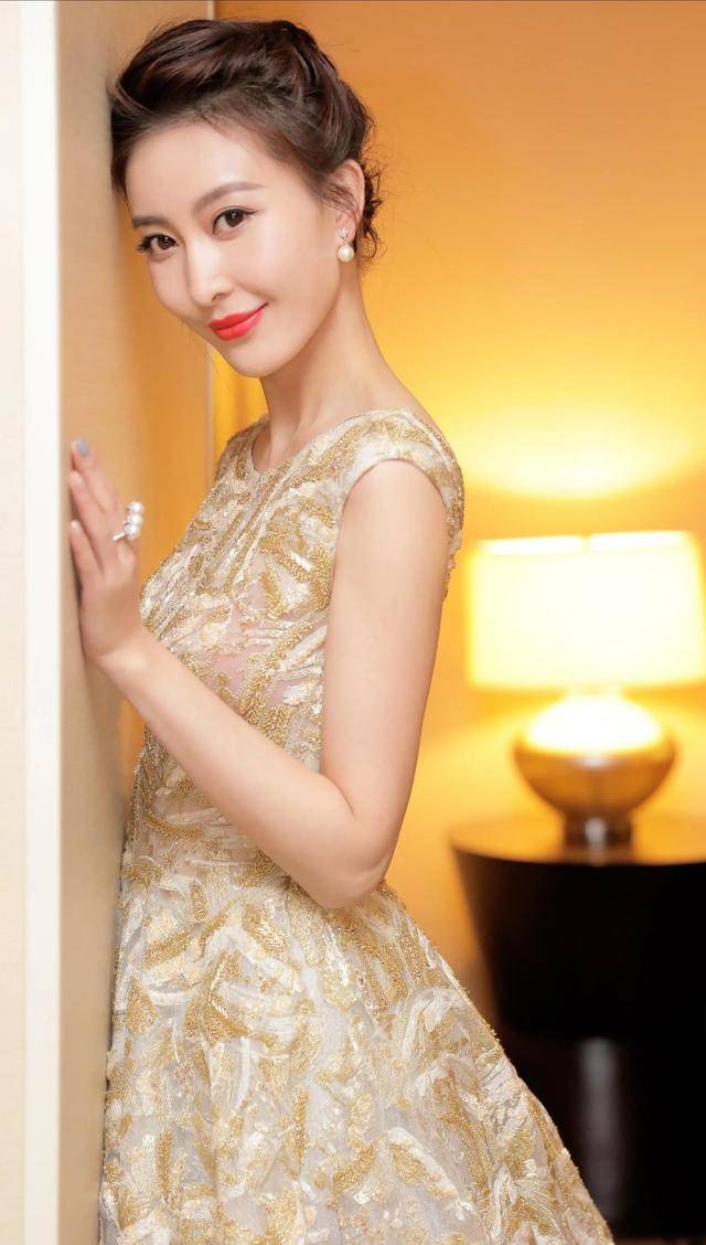 扫黑风暴美女如云个个花枝招展却都逊色混沌店老板娘