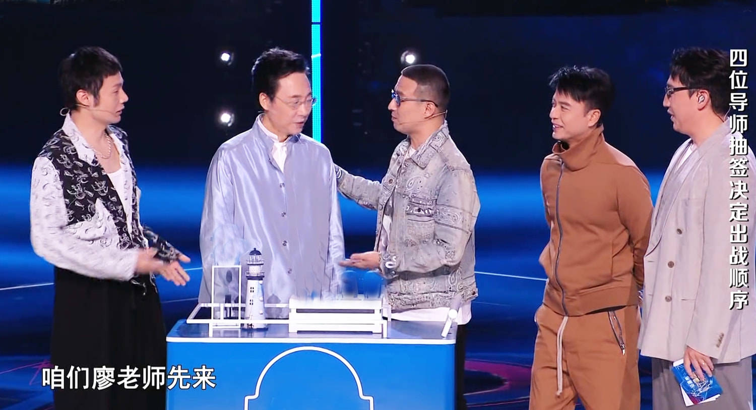 原创中国好声音22进11:王靖雯强势晋级,廖昌永改编惊艳,李克勤损失3员