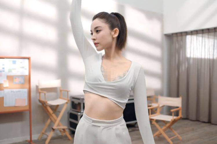 古力娜扎为内衣产品代言,首次练习舞台剧表演,每个动作都超认真