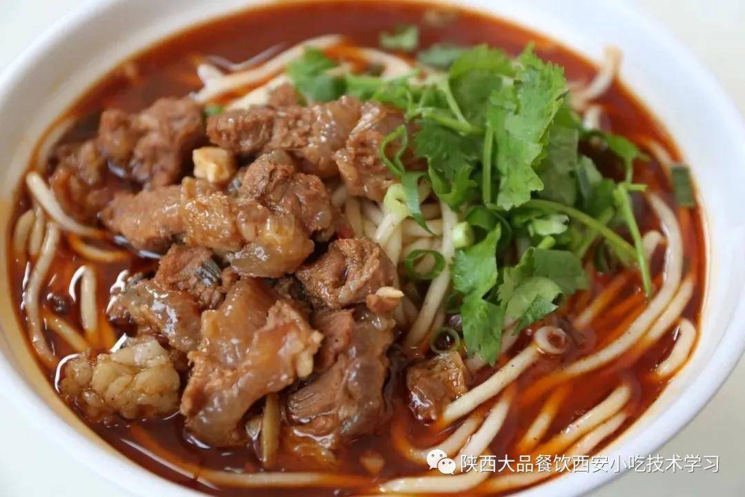 一碗热气腾腾的羊肉饸饹面,牵挂着多少出门在外的人儿