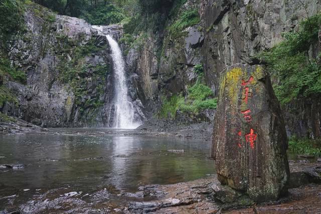 吼山是绍兴市五大重点旅游风景区之一,自然风光独特,人文历史悠久.