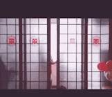 搞笑gif:还以为这门是自动打开的,结果是人工打开的?