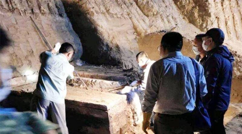 原创茅山古墓发现"血玉",专家却"急"出一身冷汗,到底怎么回事?