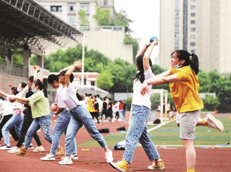 高中美术说课及教案_高中体育课教案下载_高中体育教案长跑