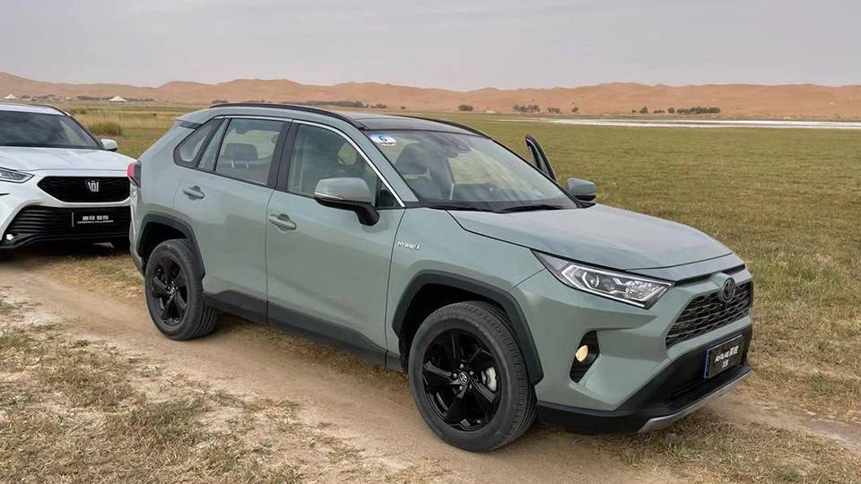 沙漠试驾丰田rav4荣放混动版,二十多万买它值得吗?