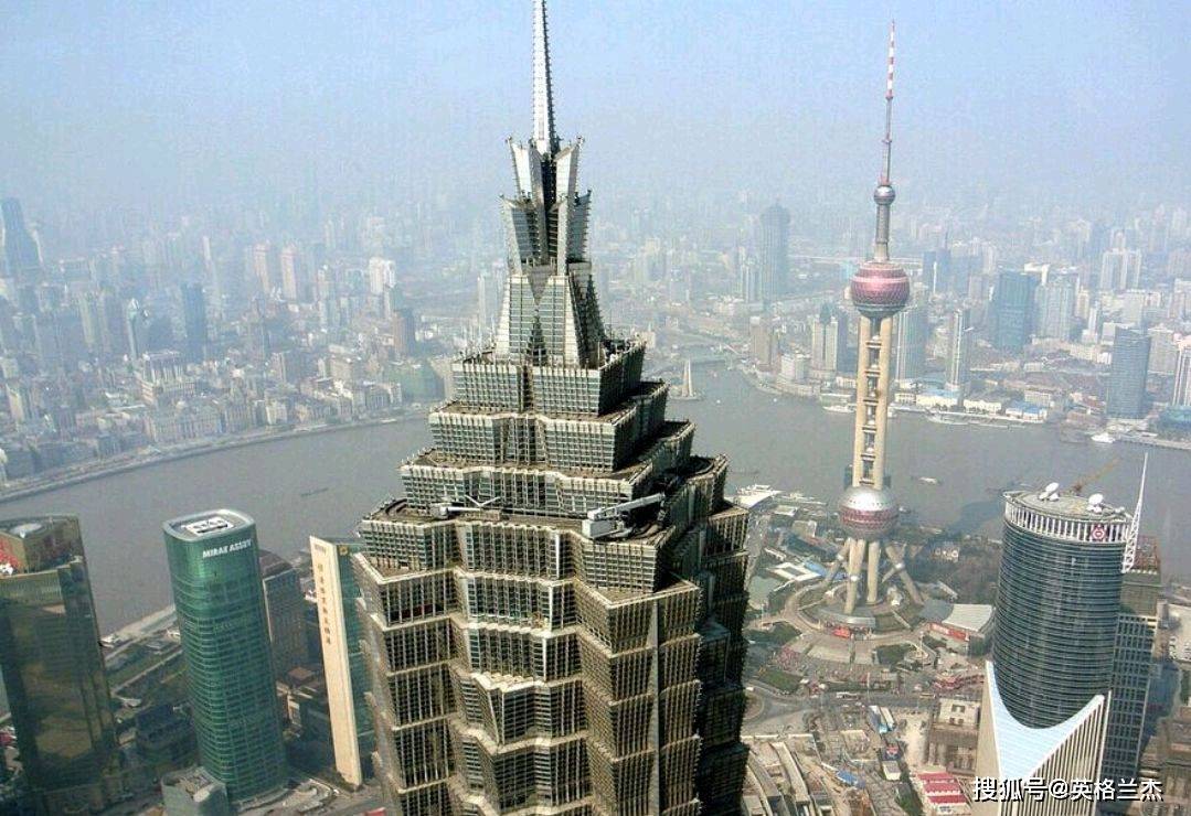 上海的"帝国大厦"出名了,拥有经典的建筑造型,还多了中国特色