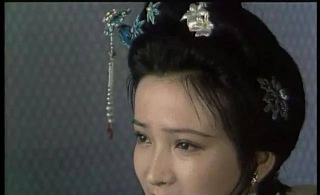 2003年,出演《大宅门1912》里面的痴情女孩杨九红.