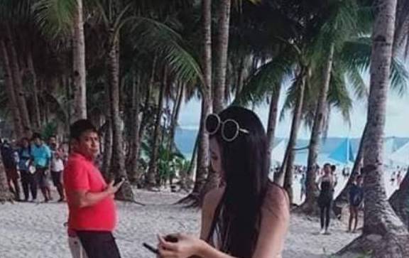 原创女游客海滩因比基尼不得体被罚款喊冤警察称她穿只是一根绳子