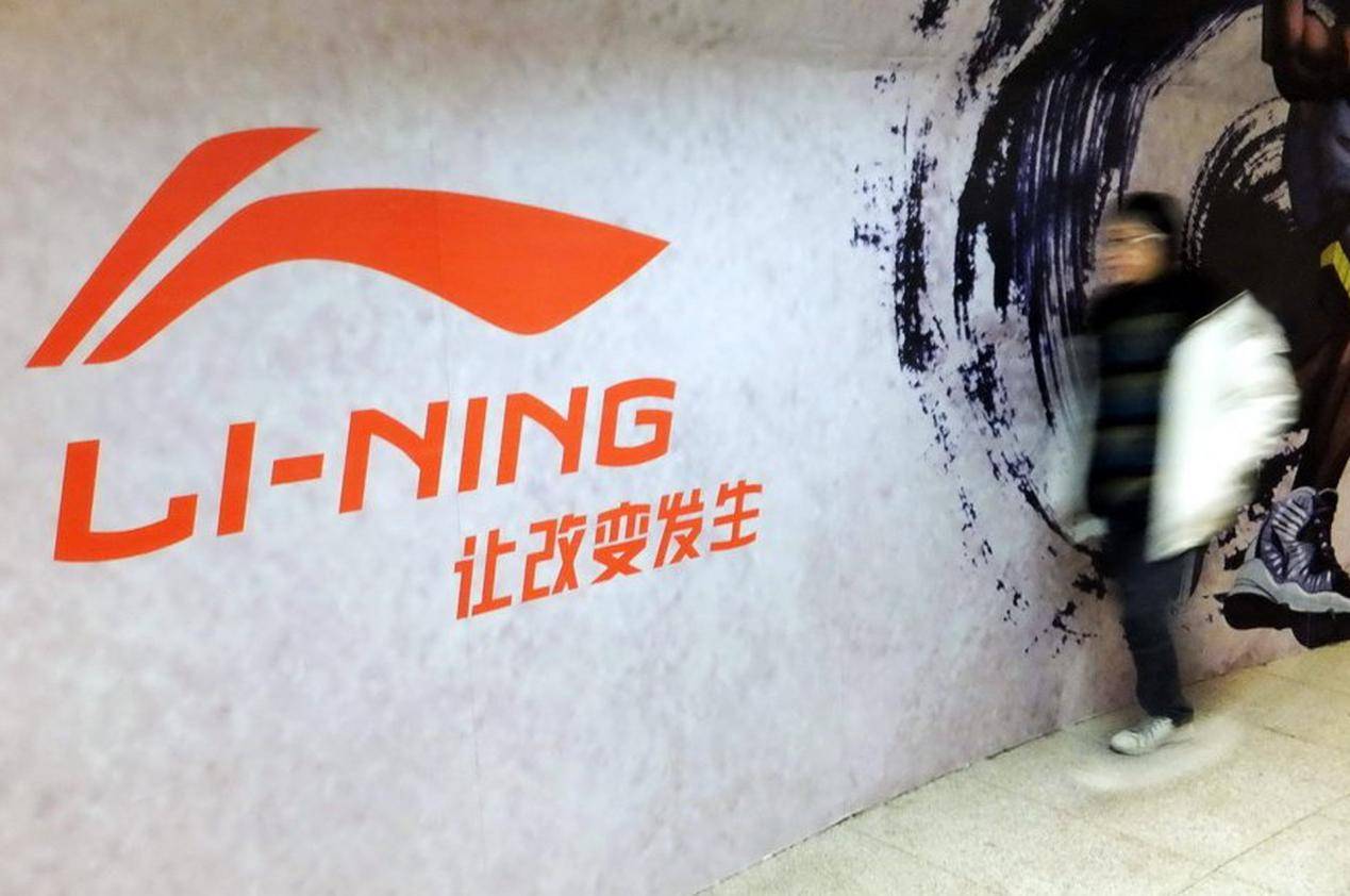 随着鸿星尔克,安踏,李宁等国产品牌重新进入了国内消费者的视野,国潮