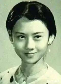 杨丽萍年轻时好美啊,传说中的骨骼清奇,是标准的高颅顶头包脸了