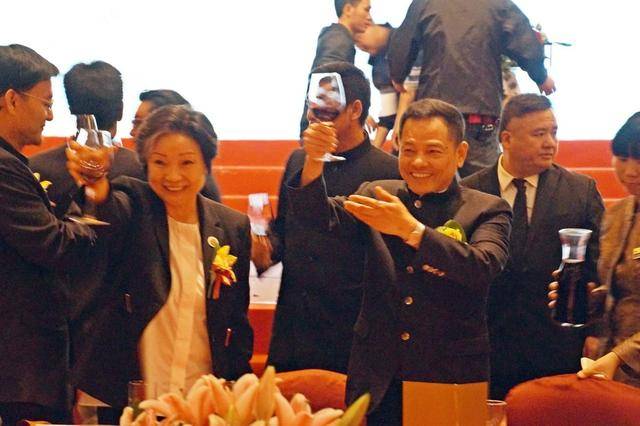 然而司徒玉莲很少过问江湖事,但她把崩牙驹推荐给了自己的丈夫街市伟