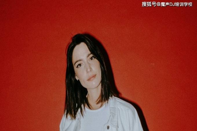 44 amelie lens