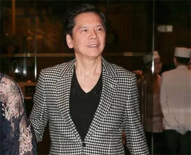 原创他是90年代的北京流氓,曾当众打向华强,扬言:见你一次打你一次