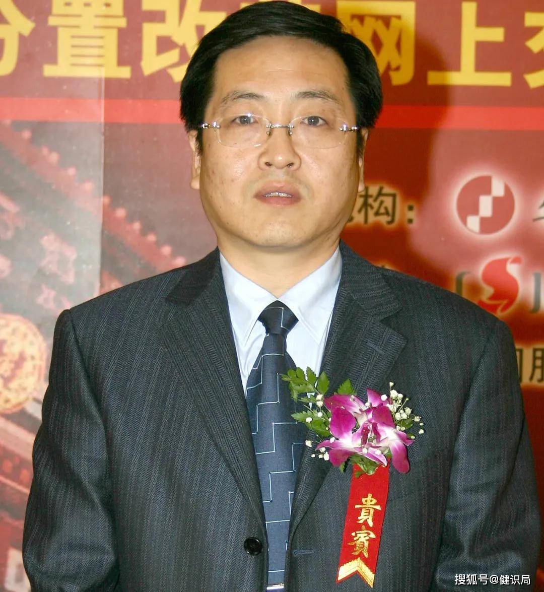 2015年至2019年,高振坤曾担任香港上市公司同仁堂科技董事长.