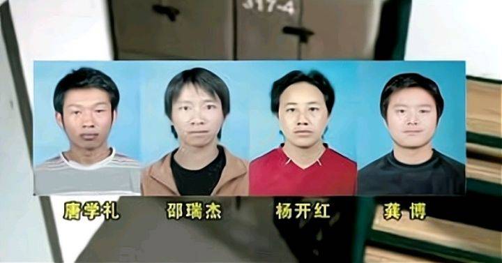 邵瑞杰家的收入来源,仅靠家里的4亩水田,父母同时还要养育4个孩子.