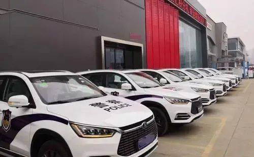国内警车"大变样",淘汰大众和丰田,新警车尽显大国风范!