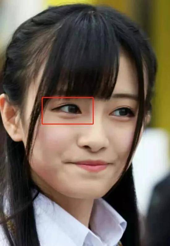 鞠婧祎早期旧照曝光素颜出街颜值依旧出众难怪被称千年美女