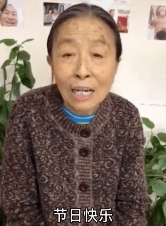 这件事情也导致张少华的口碑两极分化,不过后来她解释道:承认有带人去