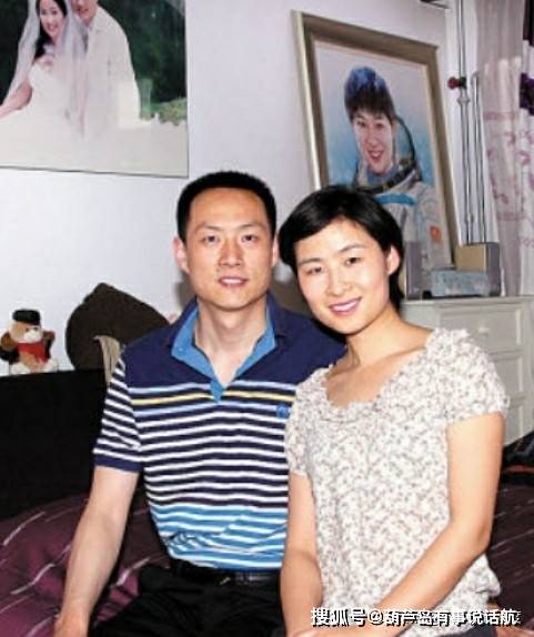 原创中国首位女航天员刘洋近况,丈夫帅气露面,生活现状让人羡慕不已