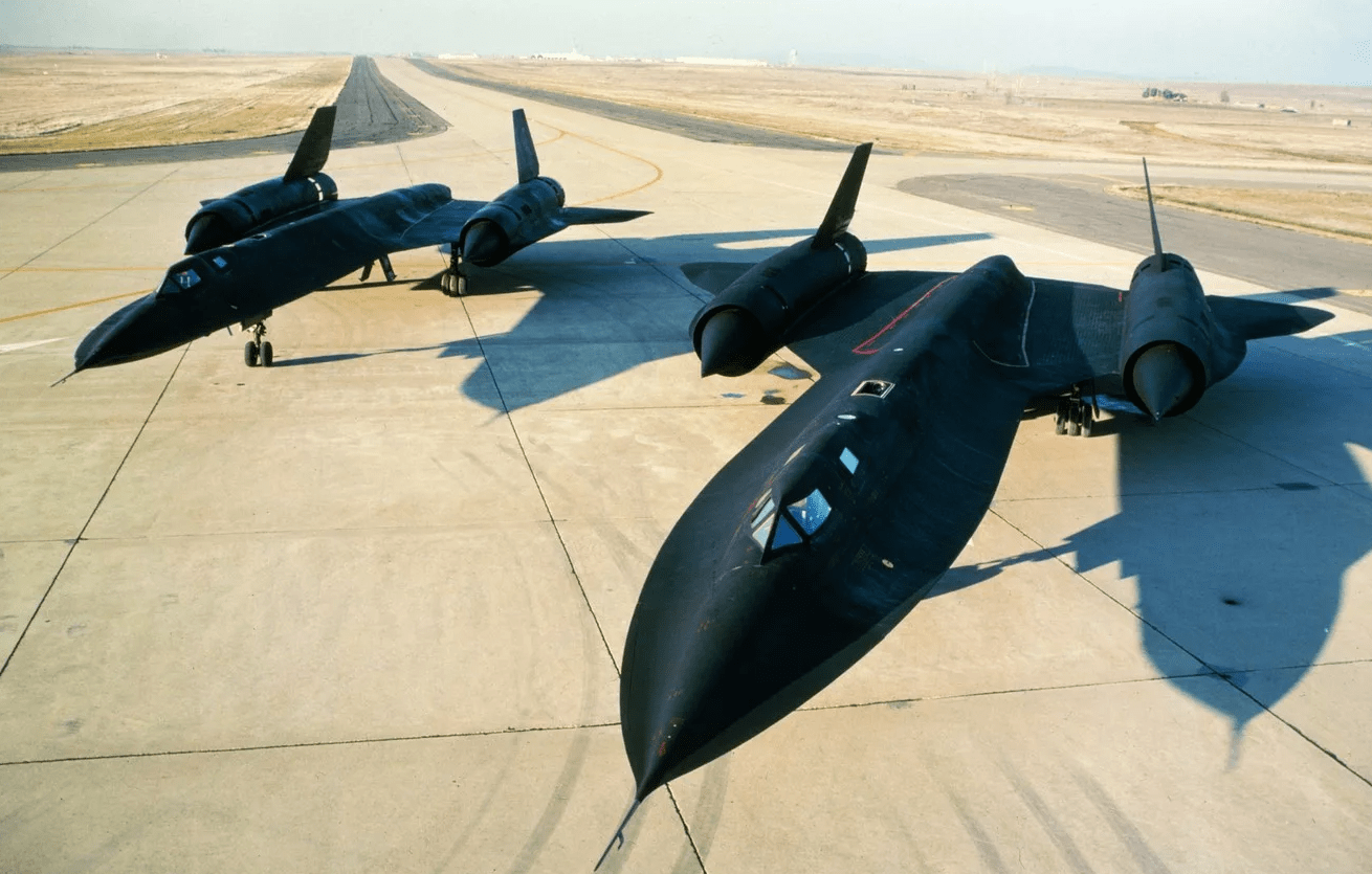 原创sr-71"黑鸟"侦察机,大量运用钛合金,可凭速度躲避攻击!