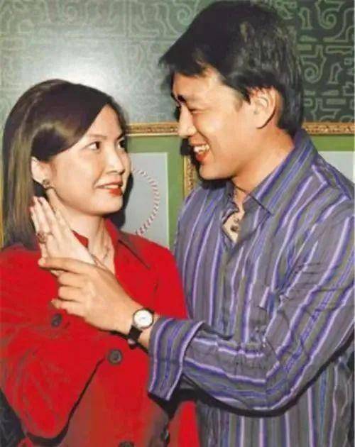 王耀庆娶了青梅竹马的"房东太太",20年零绯闻,纪念日语录:永不离婚