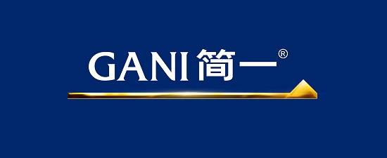在8月18日的活动现场,佛山市陶瓷行业协会秘书长尹虹博士与简一集团
