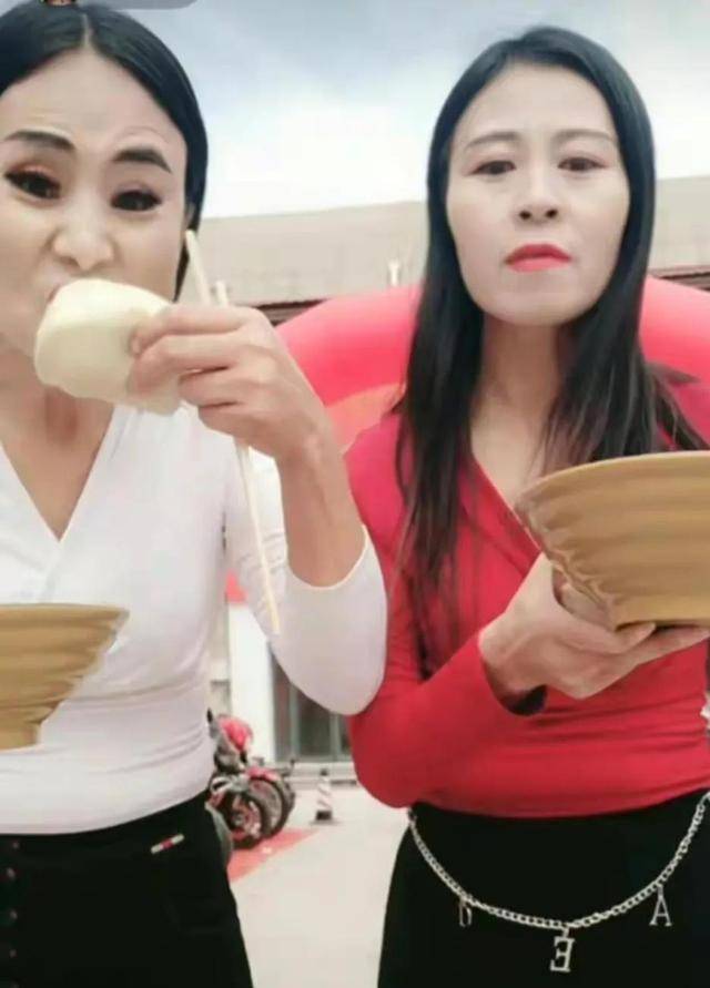 原创刘东立李新义时隔多年再次同台演出尬舞抢镜刘舞王新创拖把舞