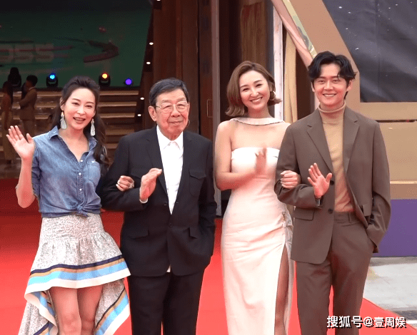 tvb无线节目巡礼,香港小姐穿得像礼仪小姐,被历届港姐碾压_刘佩玥