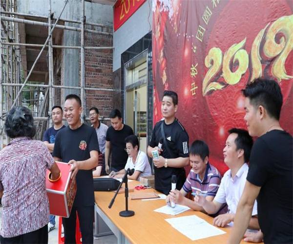 范金鹏先生政治素质好,有较强的政治思想觉悟和政策理论水平,遵守党和