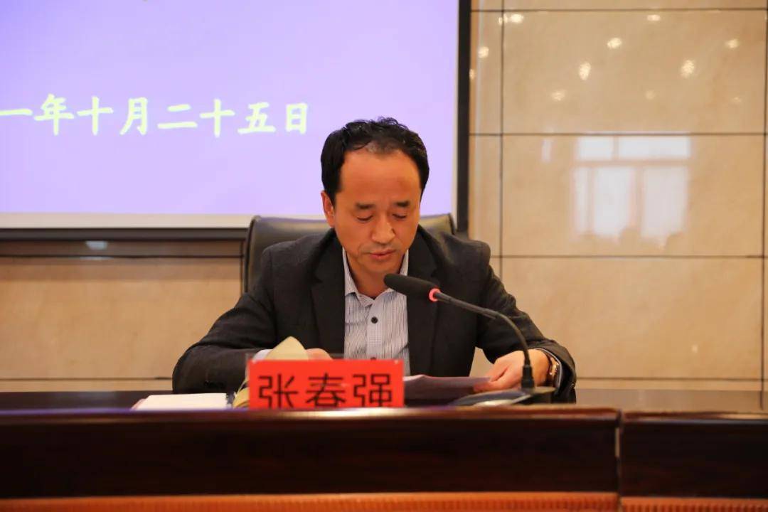 会上,组织部干部马巍宣读了县委关于秦安县人民检察院丁莉和张春强的