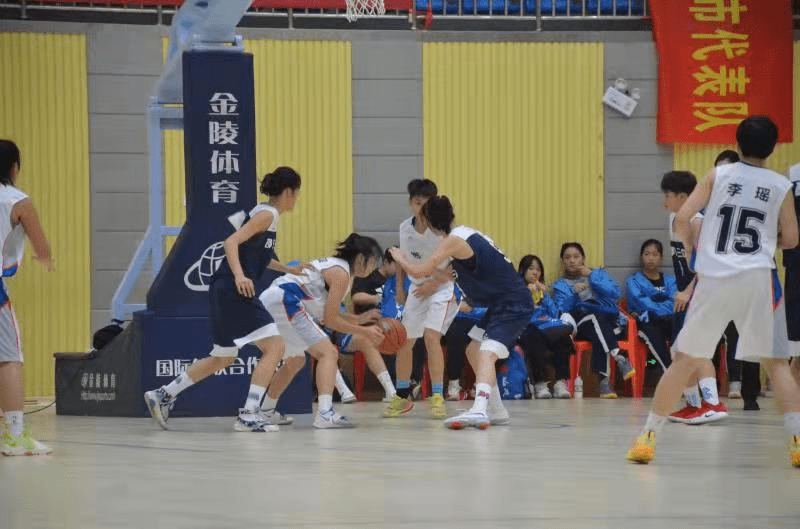 邵东三中女篮在湖南省第四届中学生运动会篮球比赛中摘得铜牌_训练