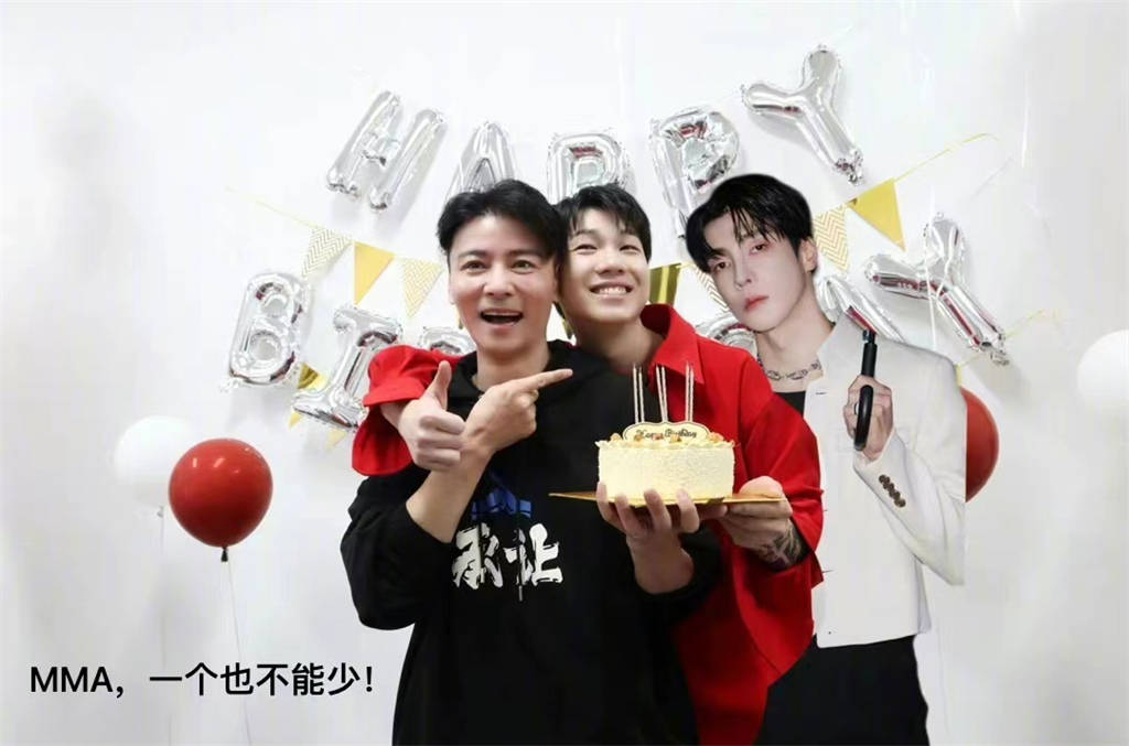11月2日,白举纲度过了自己的28周岁生日(他只比布瑞吉大2天,是哥哥中