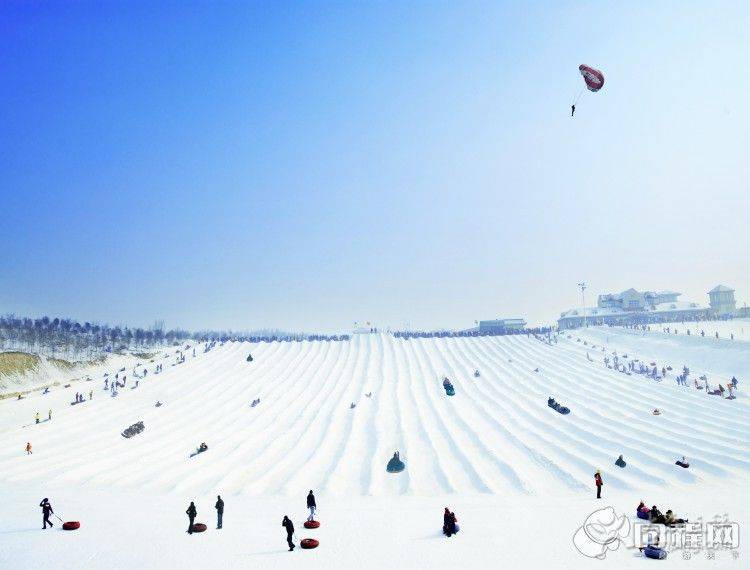 伙伴们,乌鲁木齐下雪了,安利几个滑雪场,马丽:小伙伴们嗨起来