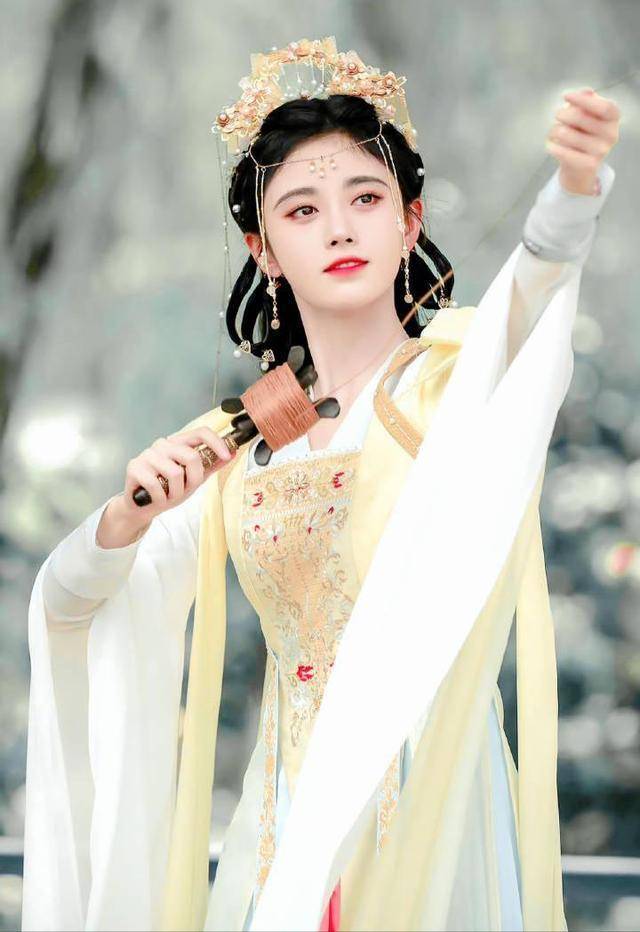 鞠婧祎:出演《嘉南传》古灵精怪,造型百变_保宁